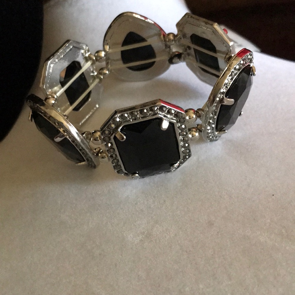 Jewelry - Picture 6 of 6